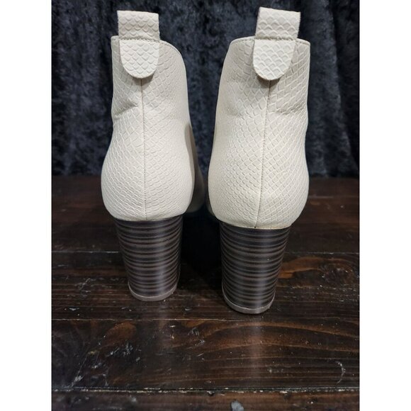 NEW Journee Collection Bellamy Beige Dress Booties/Sz. 11 - Picture 7 of 9